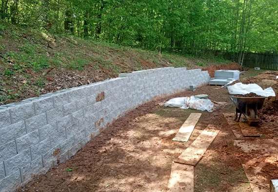 Durable Retaining Walls Service for Soil Erosion Control